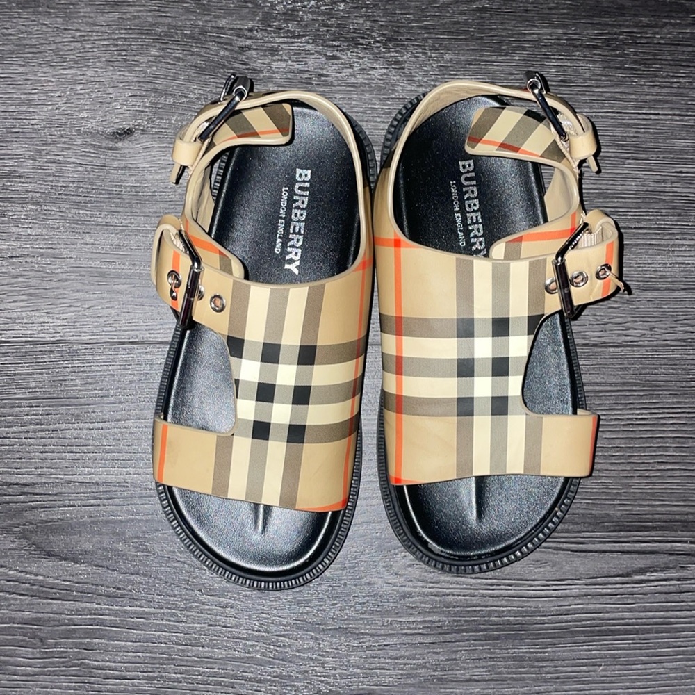 Kids Burberry sandals, lightly worn size euro 31